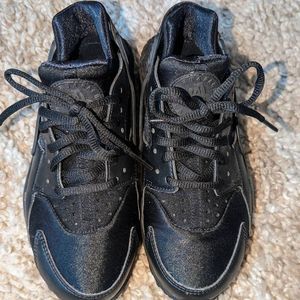 Women's Air Huarache Run Black Sneakers Size 6